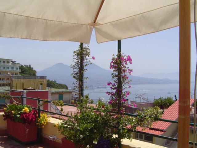 Una Terrazza Sul Golfo Неаполь Екстер'єр фото